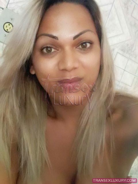 Débora Almeida - Foto 33 de 45