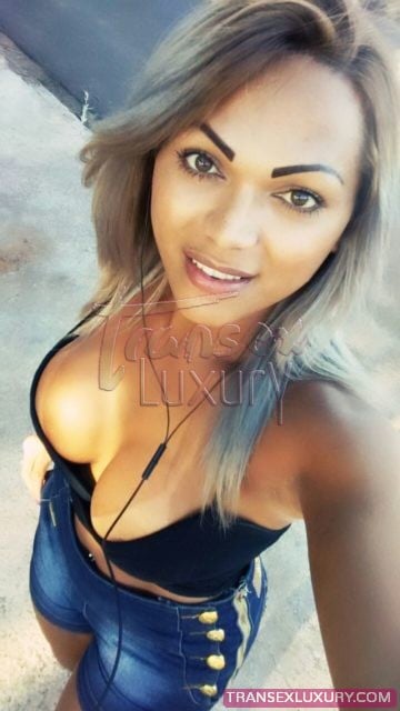 Débora Almeida - Foto 34 de 45