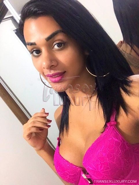 Julia Alves - Foto 11 de 182
