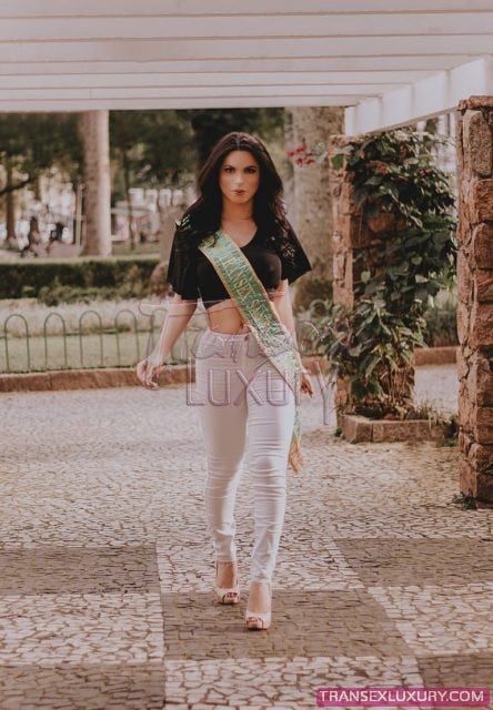 Lia Dinelly - Foto 26 de 35