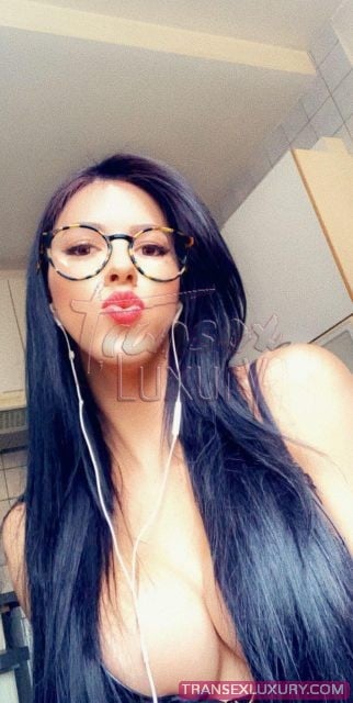 Mickaelly Menegazzi - Foto 30 de 66