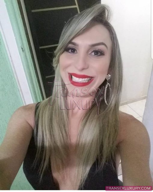 monique-bandeira