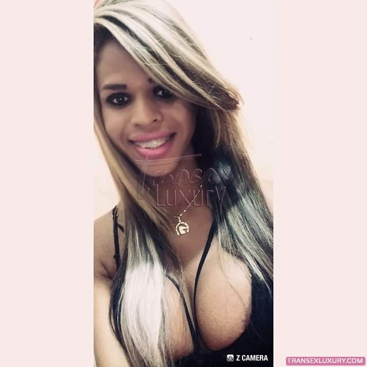 Monique Ferraz - Foto 1 de 21
