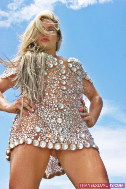 Nadinny Broenza - Foto 2 de 10