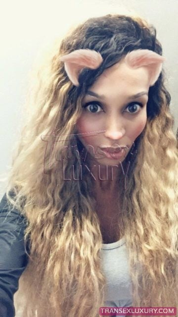 Renata Mulata - Foto 1 de 8