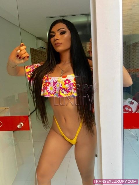 Suellen Oliveira - Foto 3 de 159