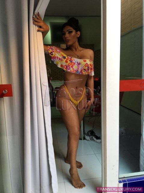 Suellen Oliveira - Foto 9 de 159
