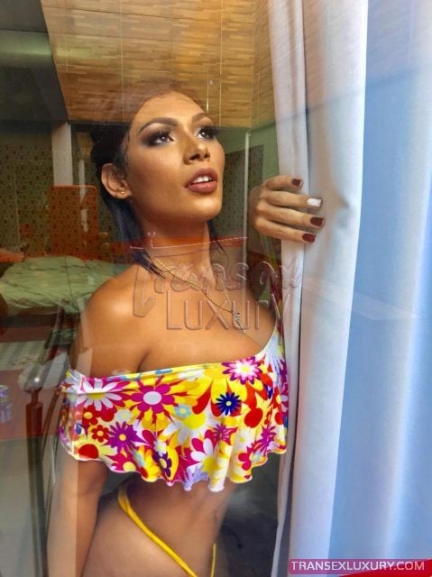 Suellen Oliveira - Foto 10 de 159
