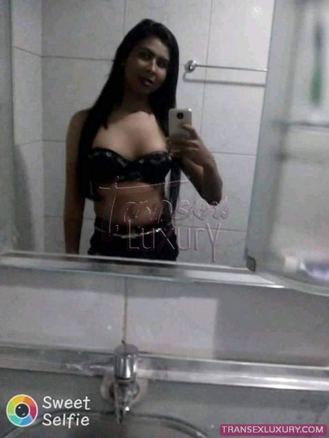 Yasmim Almeida - Foto 3 de 6