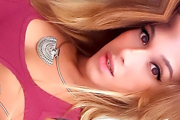Paola Bauer Travesti com Local em Queimados