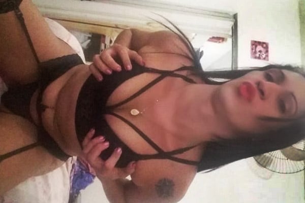 Rebecca Garcia Travesti com Local em Centro, Belford Roxo