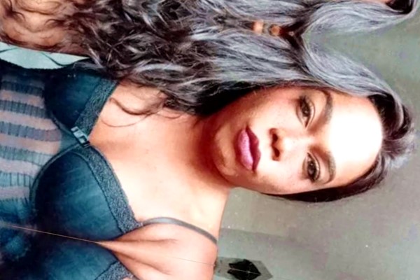 Sara Grand Travesti com Local em Recreio dos Bandeirantes, Rio de Janeiro